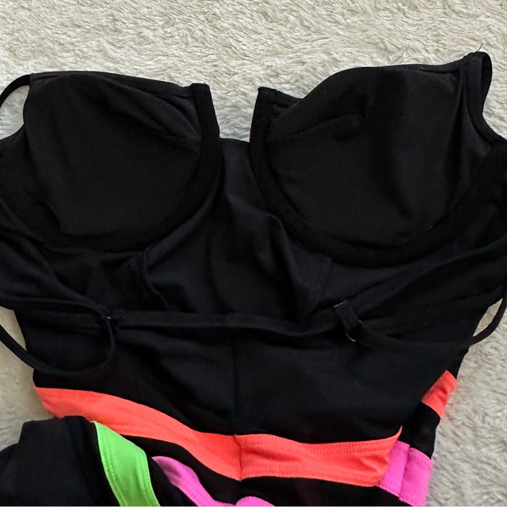 Vetchy MONTEGO Underwire Mesh Swimsuit - Picture 11 of 12